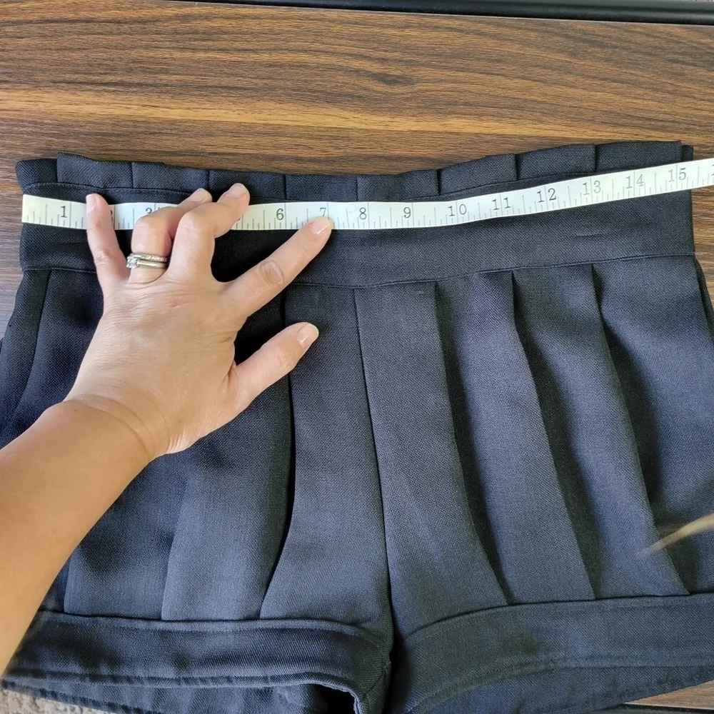 T-BAGS // ltd ed flattering black pleated & banded cuffed elastic waist shorts